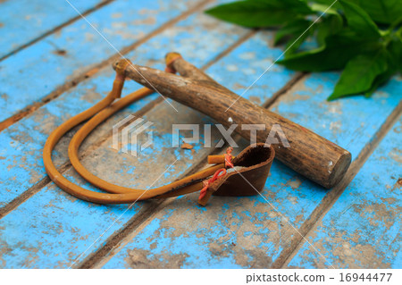 Slingshot on old blue wood Slingshot on old blue wood 16944477