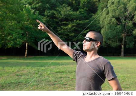 Man wearing sunglasses Man wearing sunglasses 16945468