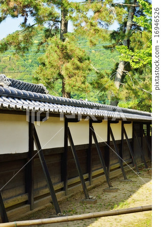 Shizuoka prefecture tourist spot · Long staircase wall of plaster and blackboard at Ebukuro Ryoke Fence · Vertical position 16946526