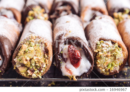 Sweet homemade cannoli Sweet homemade cannoli 16946967