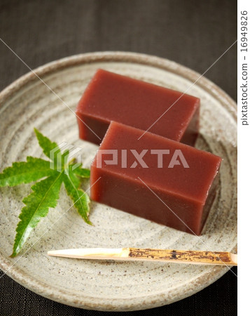 水煙黑色背景（高角度） 16949826