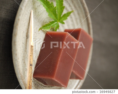 水土黑色背景（垂直位置） 16949827