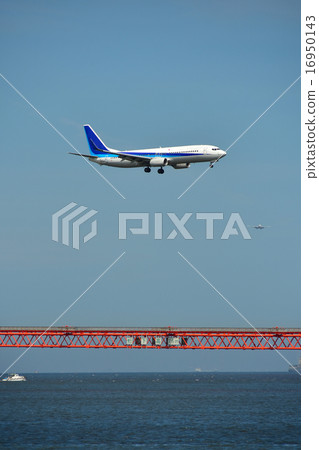 Passenger plane landing Passenger plane landing 16950143