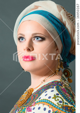 Portrait of beautiful  woman wearing turban 16950167