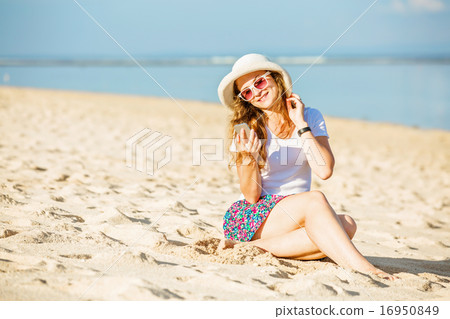 Beautifil young woman on the beach at sunny day taking selfie with phone Beautifil young woman on the beach at sunny day taking selfie with phone 16950849