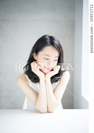 Thinking woman Thinking woman 16951712