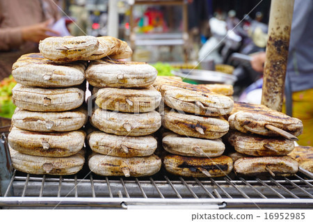 Grilled banana cake 16952985