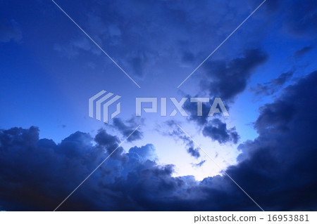 night sky with cloud background 16953881