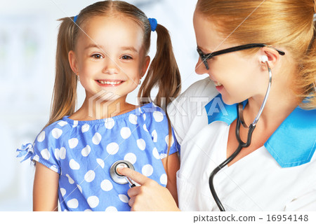 Doctor pediatrician and child patient 16954148