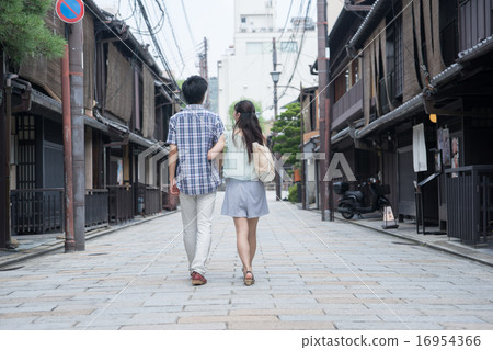 觀光在京都的年輕夫婦 16954366