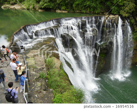 台灣充足的瀑布 16954516