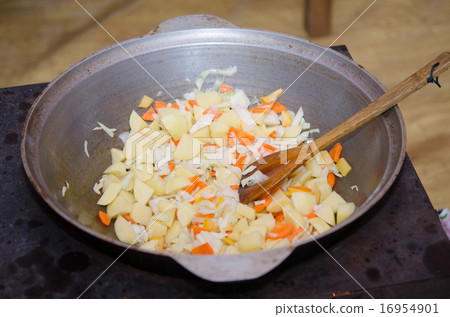 Mongolian cuisine 16954901