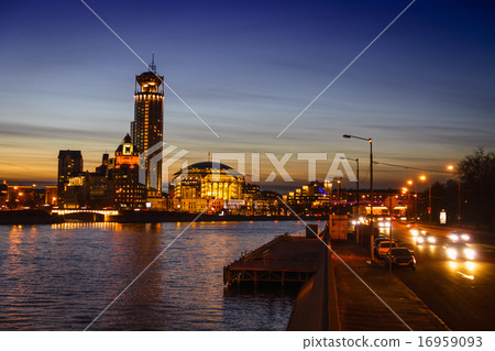 Moscow River at night 16959093