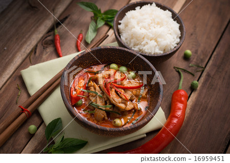 spicy chicken curry with rice,popular Thai food  16959451