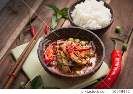 spicy chicken curry with rice,popular Thai food  16959452