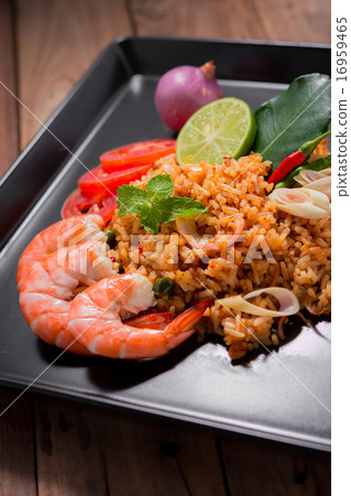 fried rice with shrimp, tom yum flavor, Thai food. 16959465