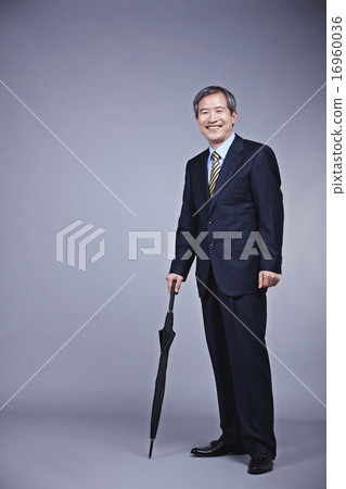 Senior businessman 16960036