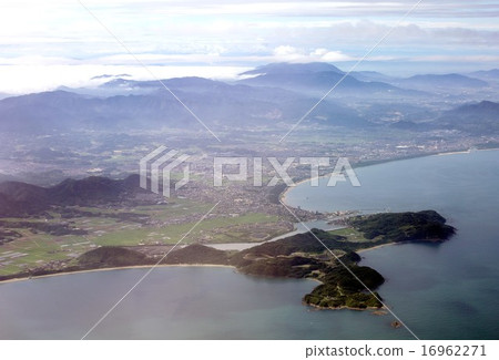 福岡縣宗像市Tsuyazaki周圍的全景,觀看玄海 福岡縣宗像市Tsuyazaki周圍的全景,觀看玄海 16962271