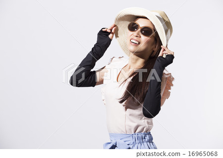 Lady rainy season tan 16965068