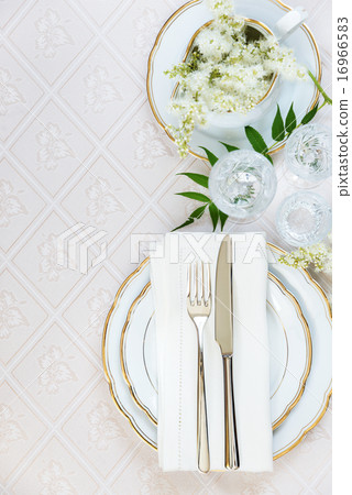 Beautiful table setting 16966583