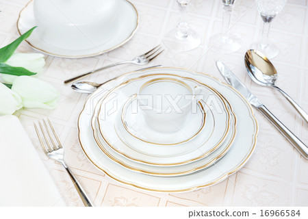 Beautiful table setting 16966584