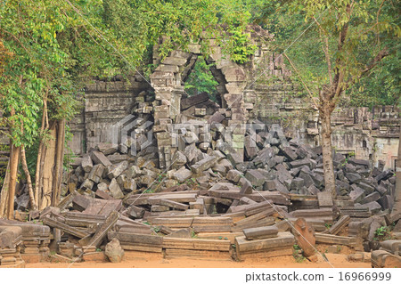 Beng Mealea Temple, Angkor, Cambodia Beng Mealea Temple, Angkor, Cambodia 16966999