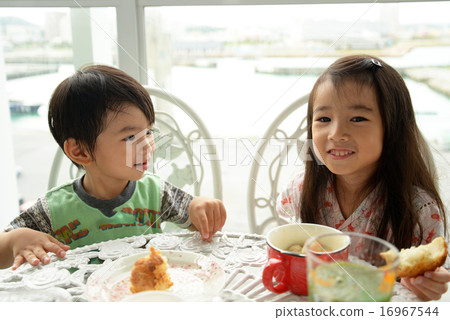 姐姐吃飯 16967544