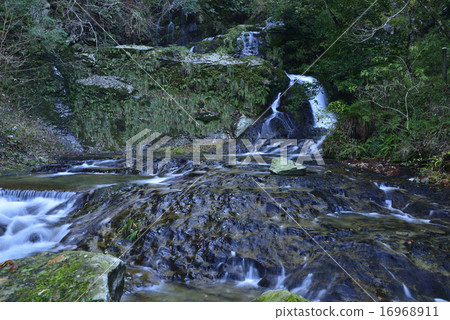 Flow in the lower stream of the Ryuzakagata fall / Shunan prefecture Yunnan 16968911