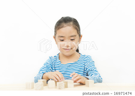 做積木的女孩 做積木的女孩 16971474