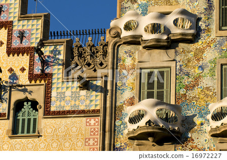Casa Battlo Barcelona exterior view 16972227