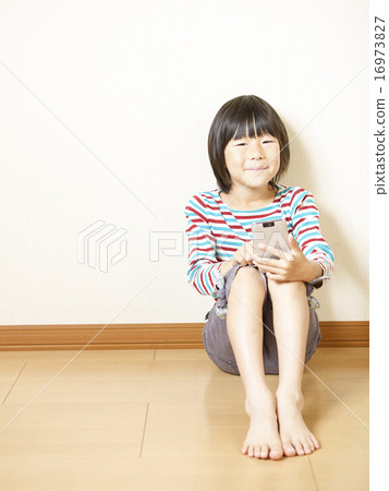 Smartphone and girls 16973827