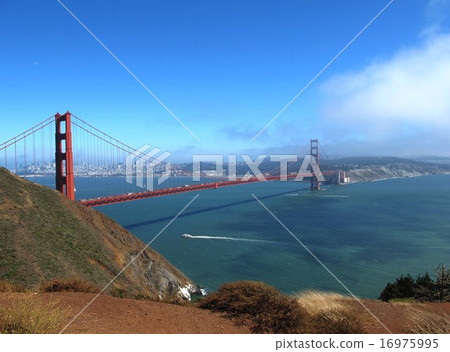 金門大橋和舊金山灣海峽看法 金門大橋和舊金山灣海峽看法 16975995
