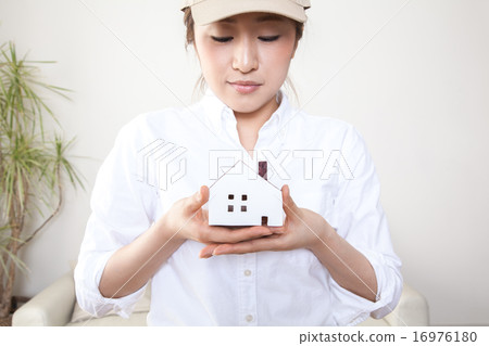 房子一般婦女的房子服務 16976180
