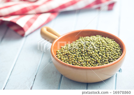 mung beans 16978860