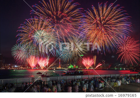 Minato Kobe beach firework display Minato Kobe beach firework display 16979165