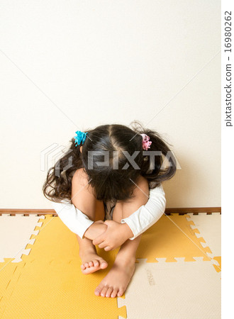 Squatting girls 16980262