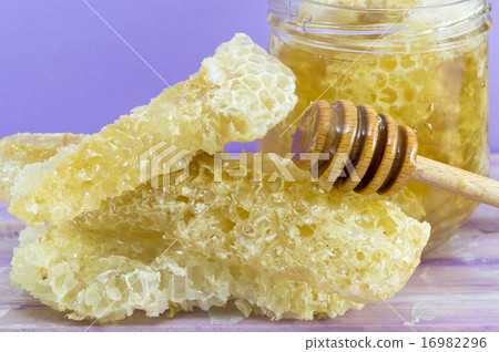 Honeycomb dipper and jar of honey close up Honeycomb dipper and jar of honey close up 16982296
