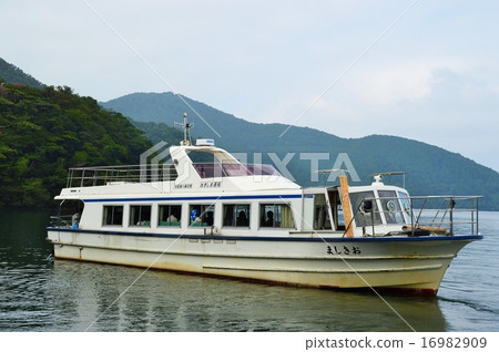 Passing ship "Okishima" 16982909