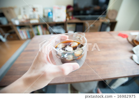 Ice coffee in the living room 16982975
