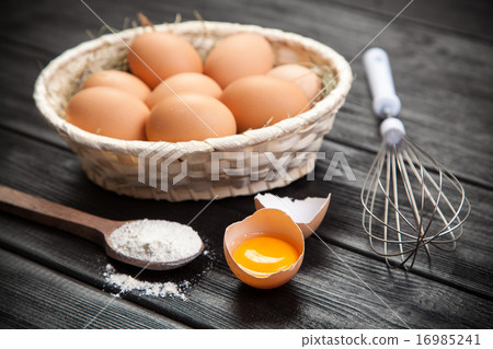 Fresh organic eggs 16985241