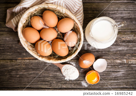 Fresh organic eggs 16985242