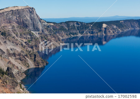 crater lake 17002598