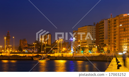 View of port side at Algeciras in night 17003252