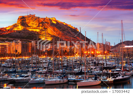 port with yachts in during sunset. Alicante port with yachts in during sunset. Alicante 17003442