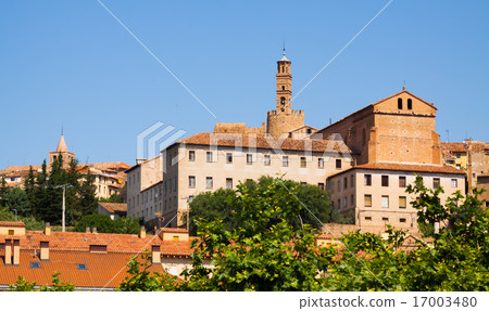 View of Tarazona with old city wall 17003480