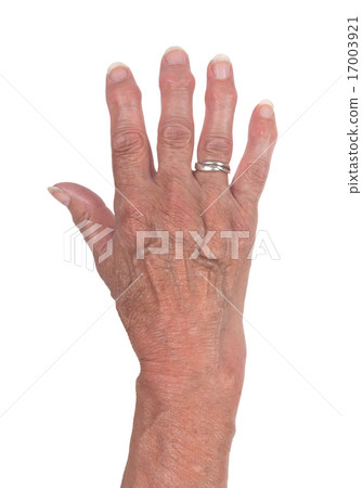 Hand of an old woman 17003921