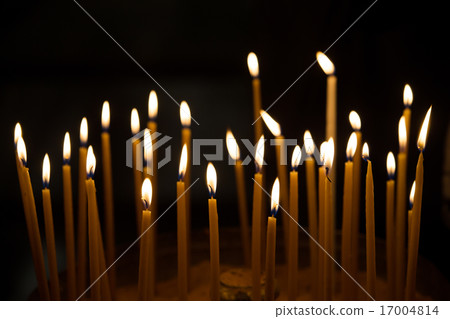 candle flame candle flame 17004814