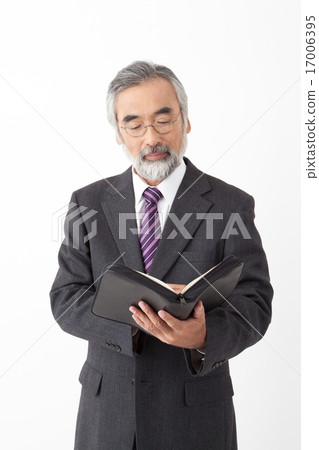 讀書的資深商人 17006395