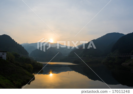 從初音大壩的日出 從初音大壩的日出 17011248