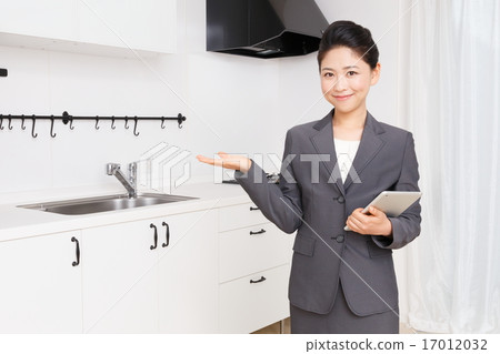 House and lady 17012032